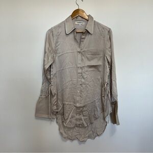 Kerri Rosenthal Tan & White Satin Button Down Blouse Shirt Size Small NWOT
